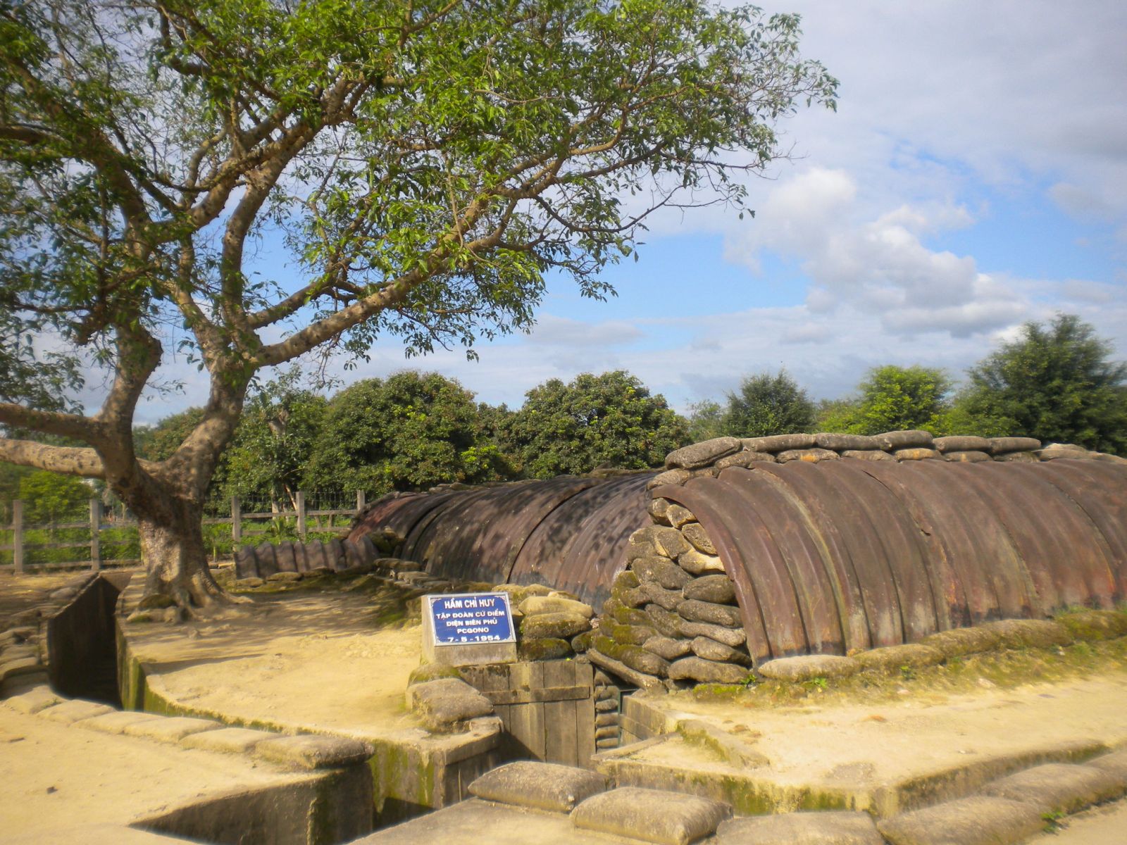 Hầm chỉ huy tướng Đờ Cát- Đi du lịch Điện Biên